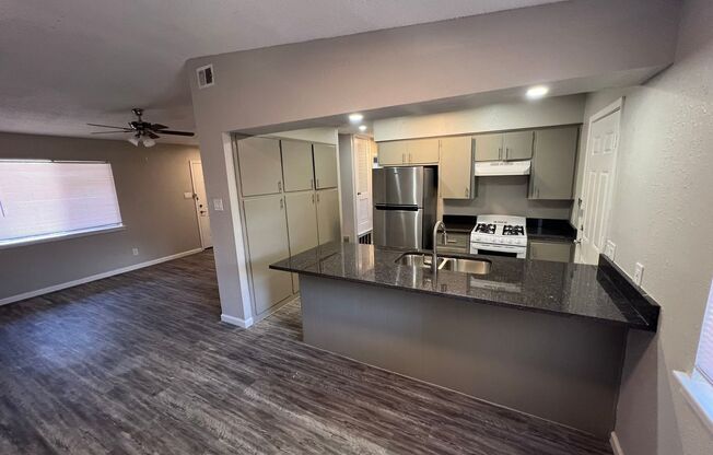 2 beds, 1 bath, 925 sqft, $1,495, Unit A