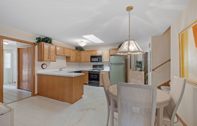 11405 FOXWOODS DR