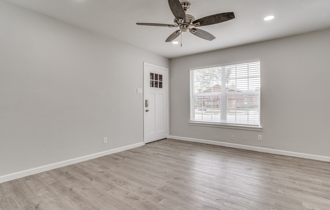 5444 Gaston Ave Apt. 101