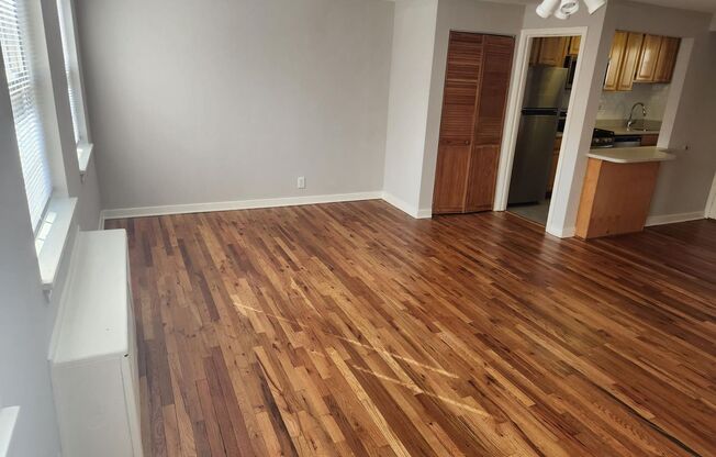 2 beds, 1 bath, 897 sqft, $2,235, Unit B-05