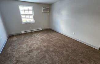 2 beds, 1 bath, $775, Unit 4