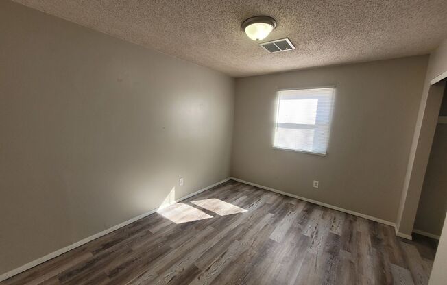 $850 - 2 bedroom/ 1 bathroom - Duplex accepting housing vouchers