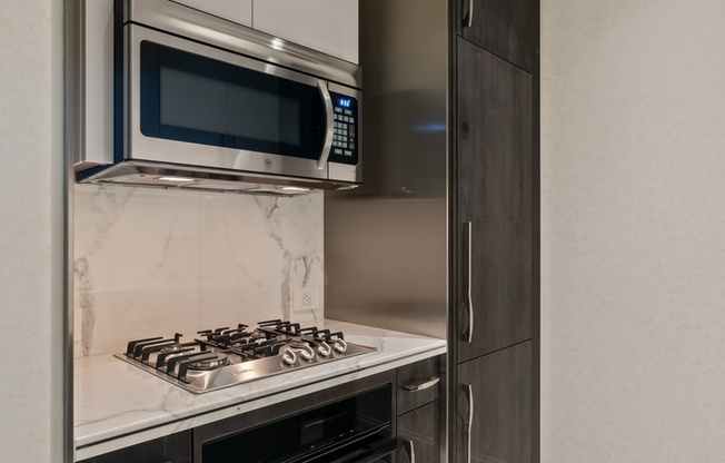 Studio, 1 bath, 563 sqft, $9,950, Unit 36-E