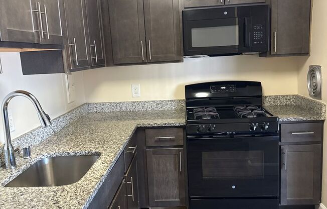 3 beds, 2 baths, 1,300 sqft, $2,400, Unit 3351 #204