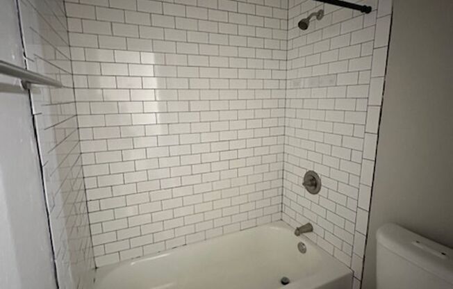 1 bed, 1 bath, 692 sqft, $1,135, Unit 20