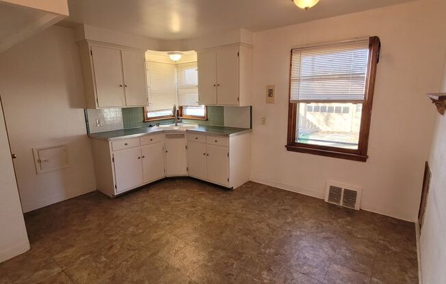 3 beds, 1 bath, $1,250