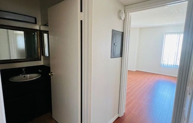 1 bed, 1 bath, 870 sqft, $1,850