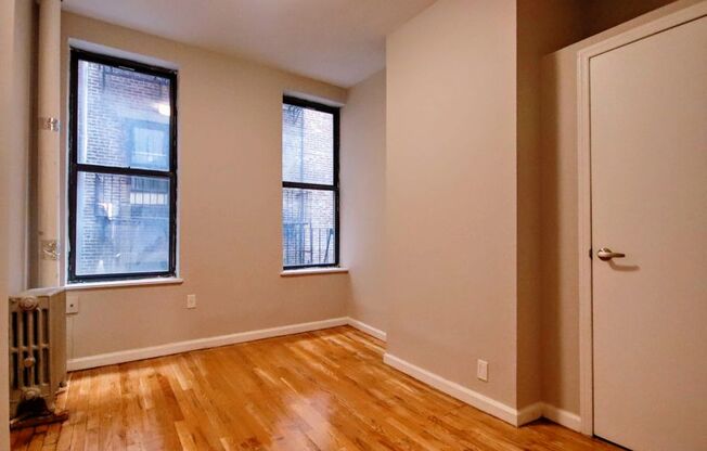 2 beds, 1 bath, $4,350, Unit 1