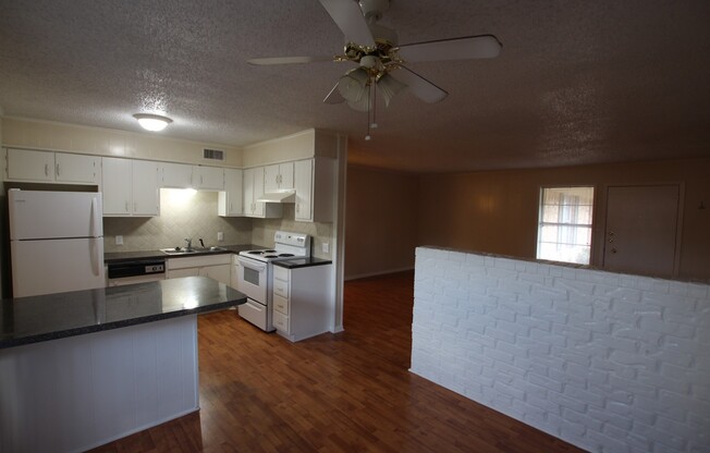 2 beds, 1 bath, 870 sqft, $995, Unit Unit 04