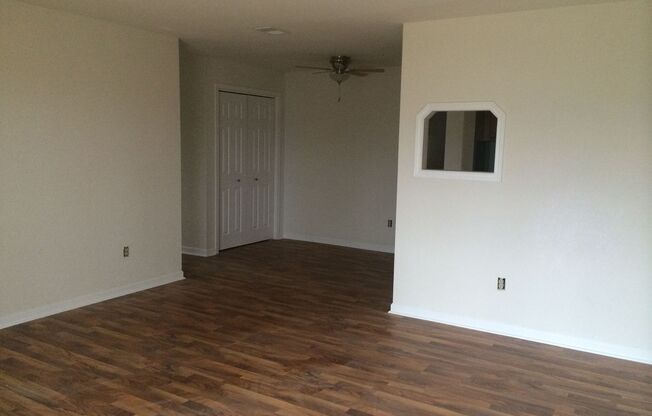 2 beds, 1 bath, $1,150, Unit 1510-04