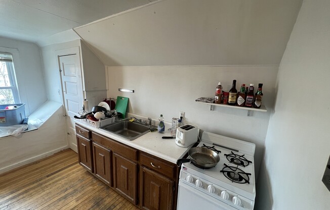 2 beds, 1 bath, , $3,300, Unit 3