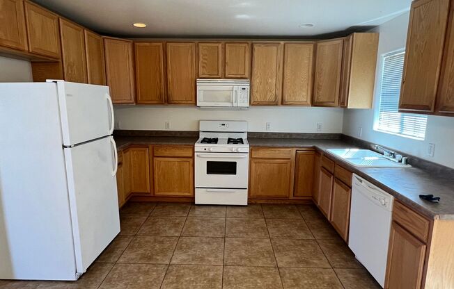 2 beds, 2 baths, $1,200