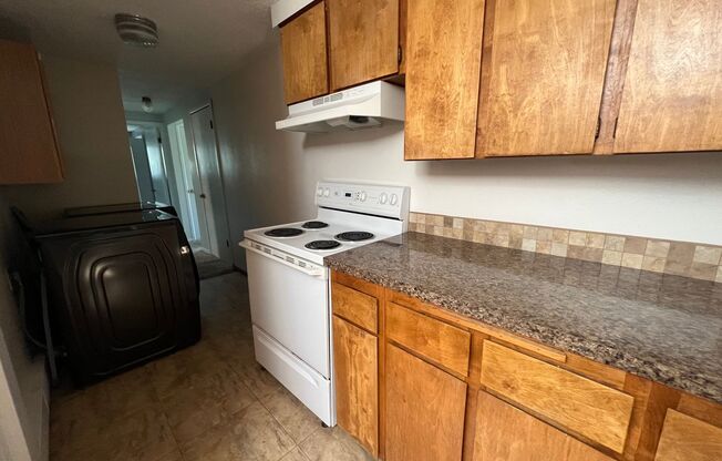 2 beds, 1 bath, $1,650, Unit B