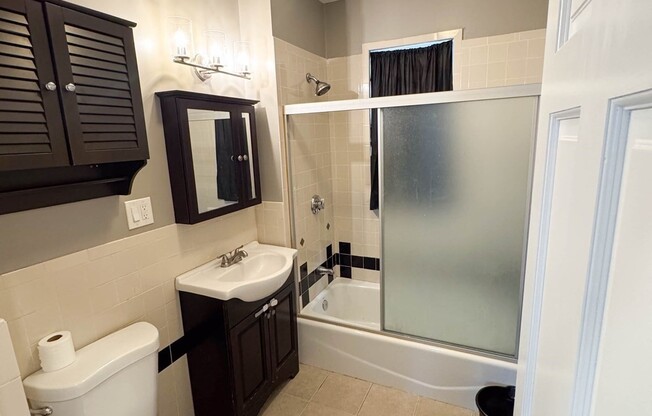 3 beds, 1 bath, 1,350 sqft, $2,750, Unit #1