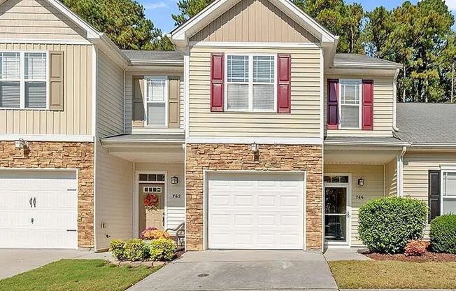 MUST SEE !! 3bd 3.5ba Townhome in Fuquay Varina