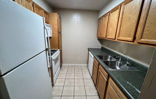 1 bed, 1 bath, $950, Unit apt 17