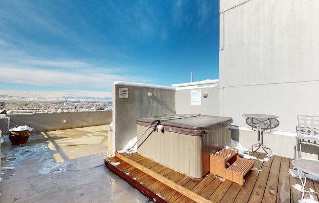 2 beds, 2 baths, 873 sqft, $1,810, Unit 601 W 11th Ave