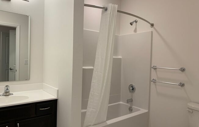 1 bed, 1 bath, 738 sqft, $1,175, Unit 213