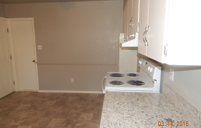 2 beds, 1 bath, $1,095