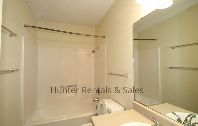 2 beds, 1.5 baths, $875