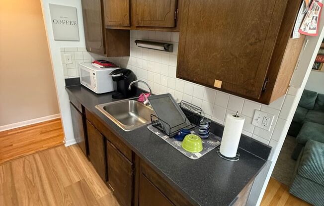 1 bed, 1 bath, $2,095, Unit 363