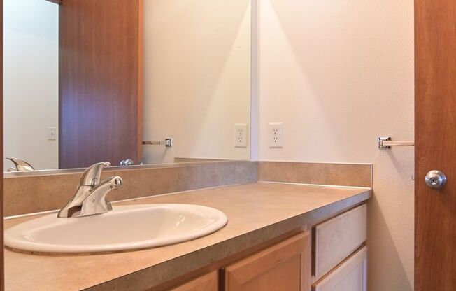 2 beds, 1 bath, $1,700, Unit 303