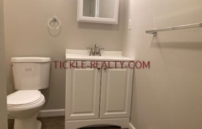 2 beds, 1 bath, $1,195, Unit 3