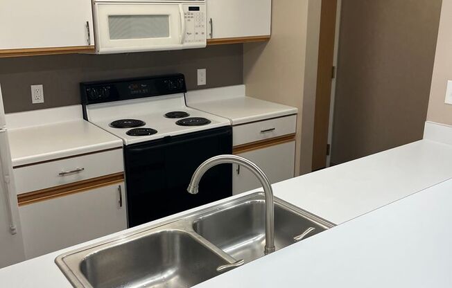 1 bed, 1 bath, 772 sqft, $1,039, Unit 1-106