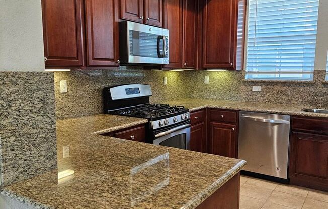 Spacious Tri-Level Townhouse/Condo Near Santa Clara University