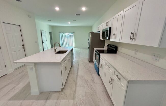 Brand-New 4-Bedroom Home with Modern Finishes and Convenient Orlando Access