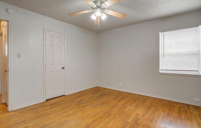 2 beds, 1 bath, 900 sqft, $1,195, Unit 3421 #B