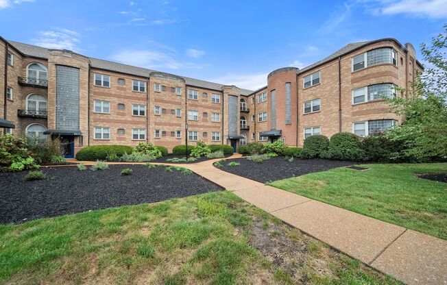 1 bed, 1 bath, $995, Unit 5819-1N