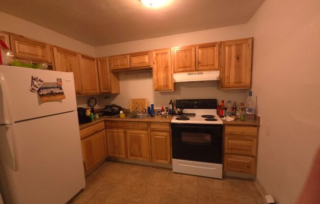 2 beds, 1 bath, $1,800, Unit 2