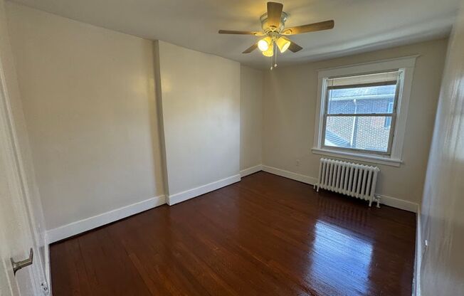 3 beds, 1 bath, $2,395, Unit 5714A Beacon Street