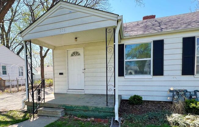 SEE IT NOW! Charming 1-Bed Home in North Kansas City – Spacious & Convenient!