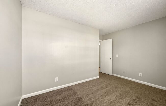 3 beds, 2 baths, 1,121 sqft, $1,400, Unit G86