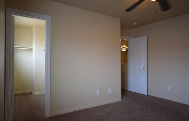 3 beds, 2.5 baths, $2,010