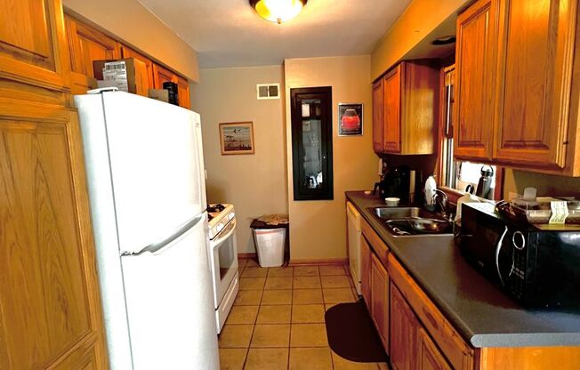 2 beds, 1 bath, $1,500