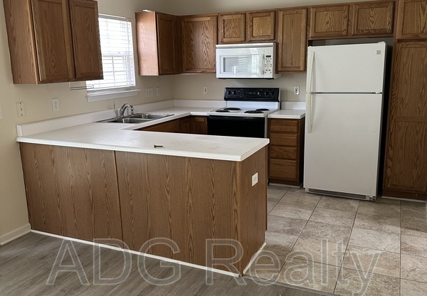 2 beds, 1.5 baths, 1,400 sqft, $1,550