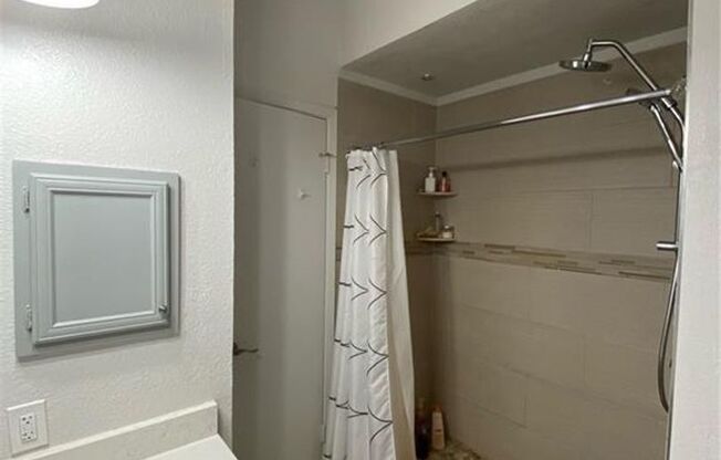 2 beds, 1 bath, 715 sqft, $1,500, Unit #214