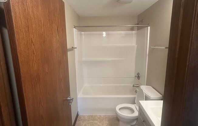 2 beds, 1 bath, 754 sqft, $995