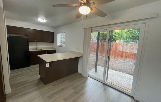 3 beds, 1 bath, 990 sqft, $1,755, Unit 60