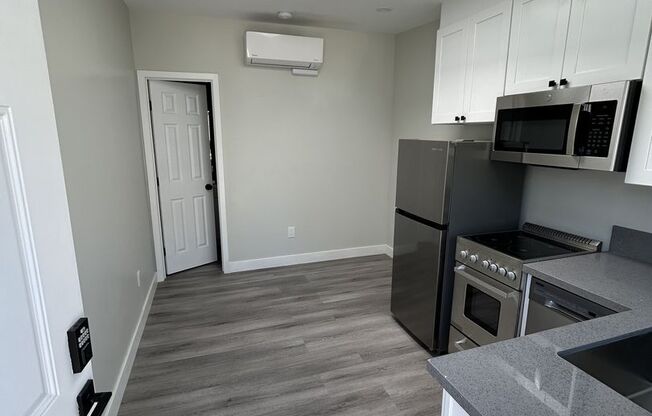 Studio, 1 bath, 180 sqft, $1,295, Unit 4455 - 2 ADU