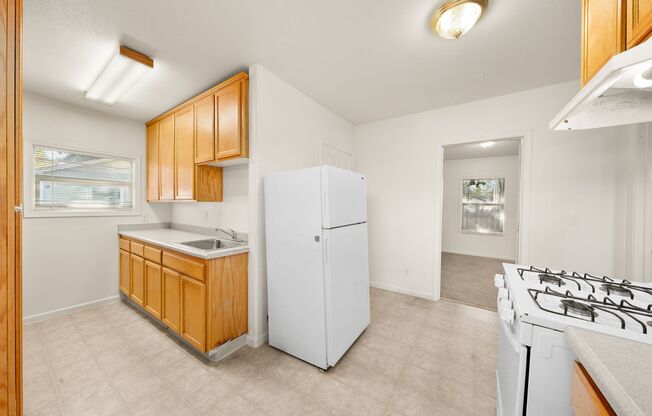 3 beds, 1 bath, 1,000 sqft, $1,750, Unit 3324 6th Ave