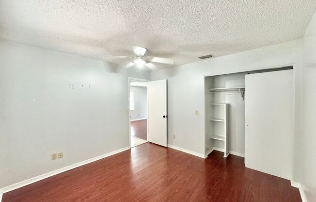 2 beds, 1 bath, 800 sqft, $1,350, Unit 5615