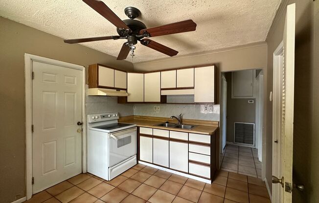 1 bed, 1 bath, $1,400