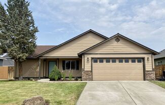 Single-Level home in NE Redmond with fenced backyard!