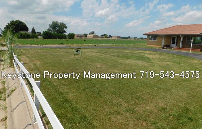 St. Charles Mesa! Spacious 4 Bedroom/1.5 Bathroom/2 Car Garage $2000/$2000