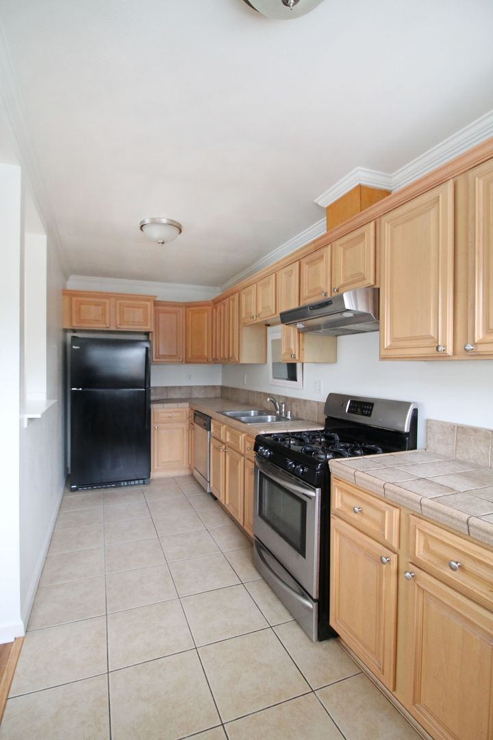 1 bed, 1 bath, $2,195