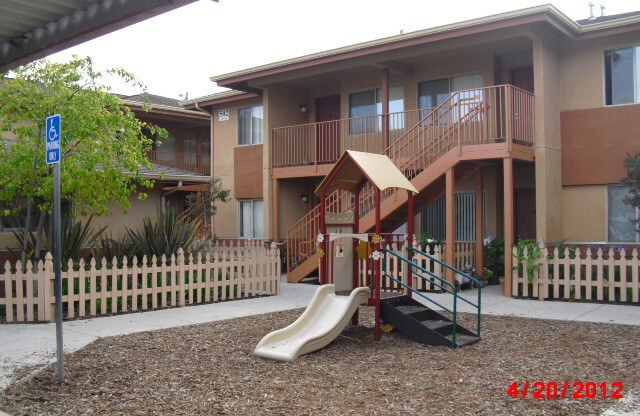 2 beds, 1 bath, $2,125, Unit 502D